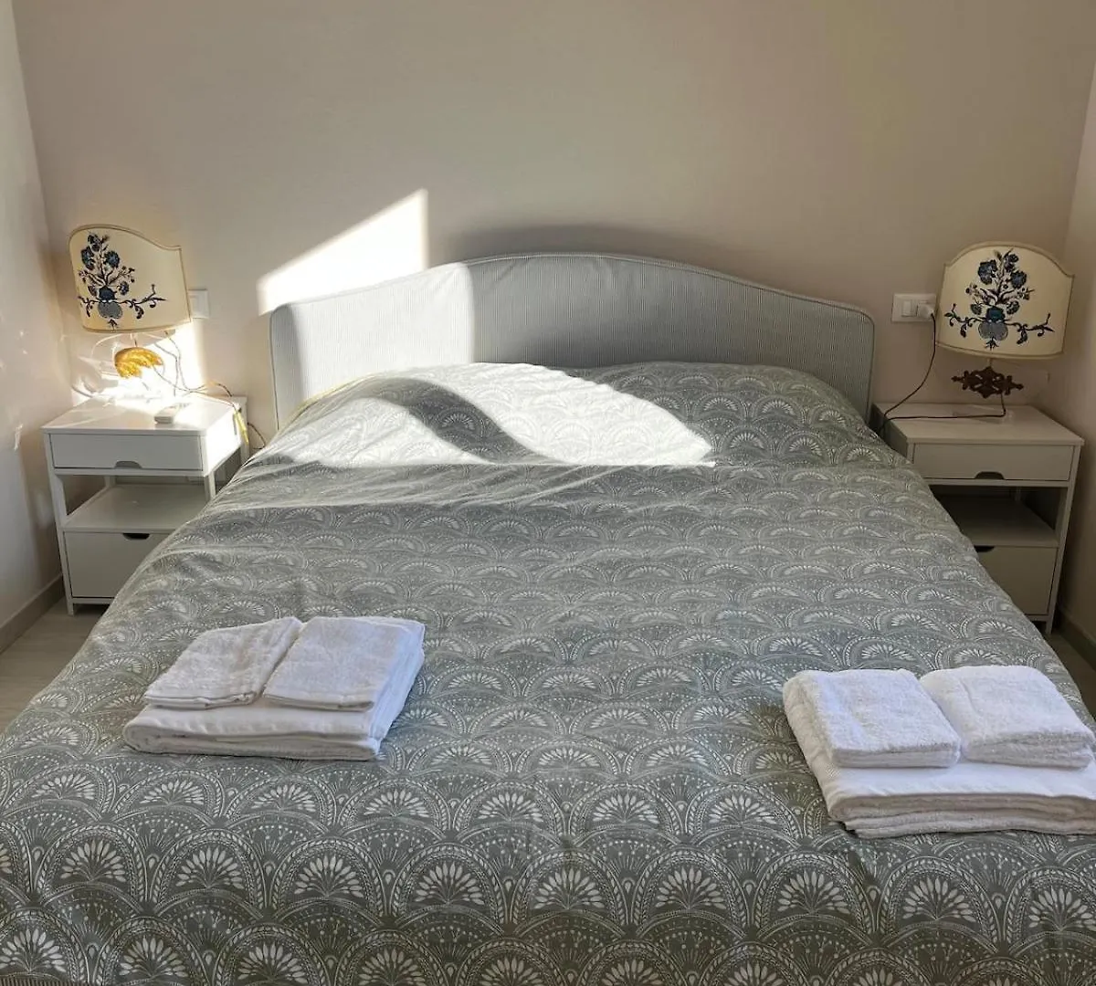 Stylish Beachside Escape In Marina Di Pietrasanta 0*,